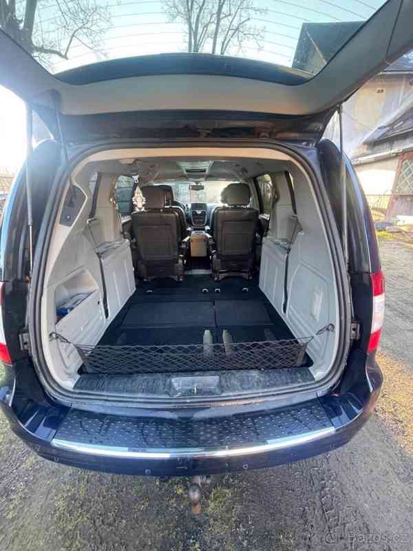 Chrysler Town & Country 3,6 - foto 13