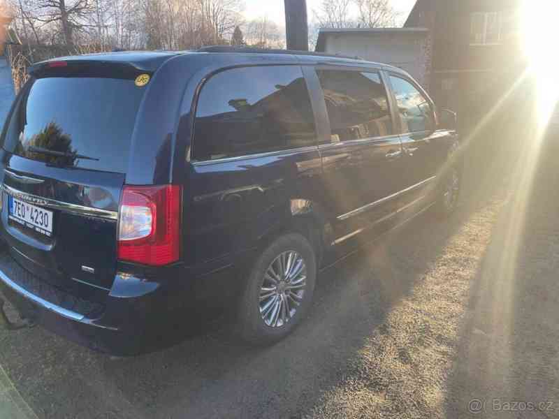 Chrysler Town & Country 3,6 - foto 18