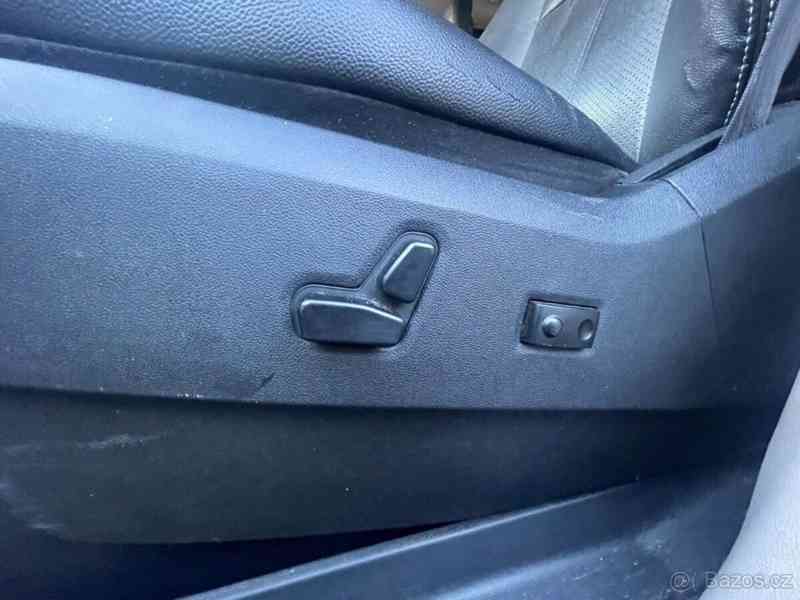 Chrysler Town & Country 3,6 - foto 5