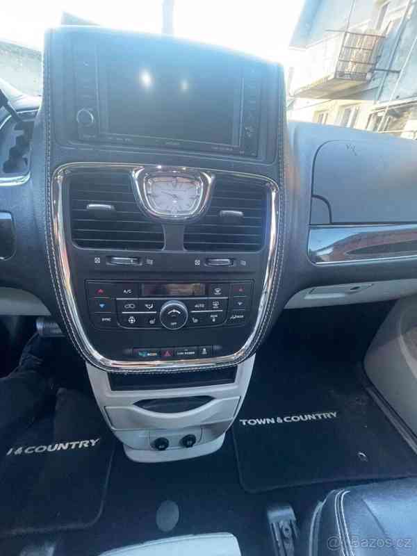 Chrysler Town & Country 3,6 - foto 20