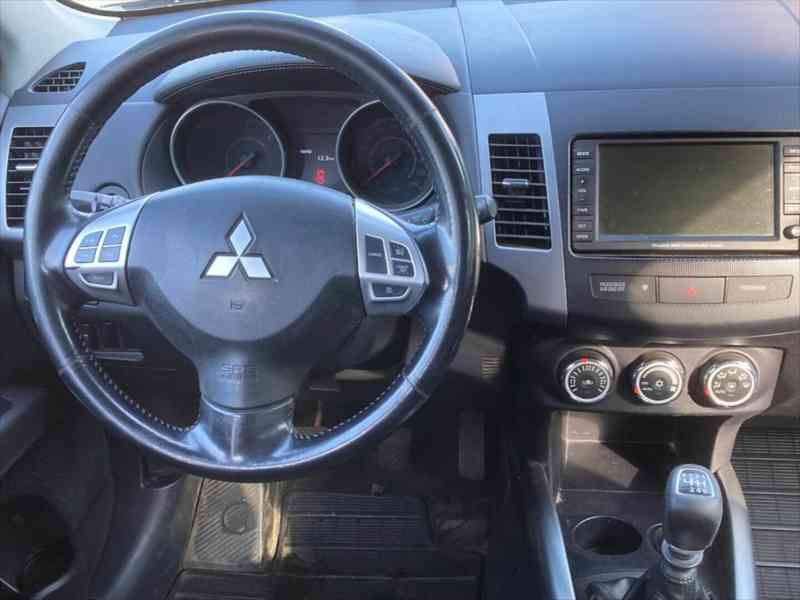 Mitsubishi Outlander 2,2   Di-D 4x4 - foto 16