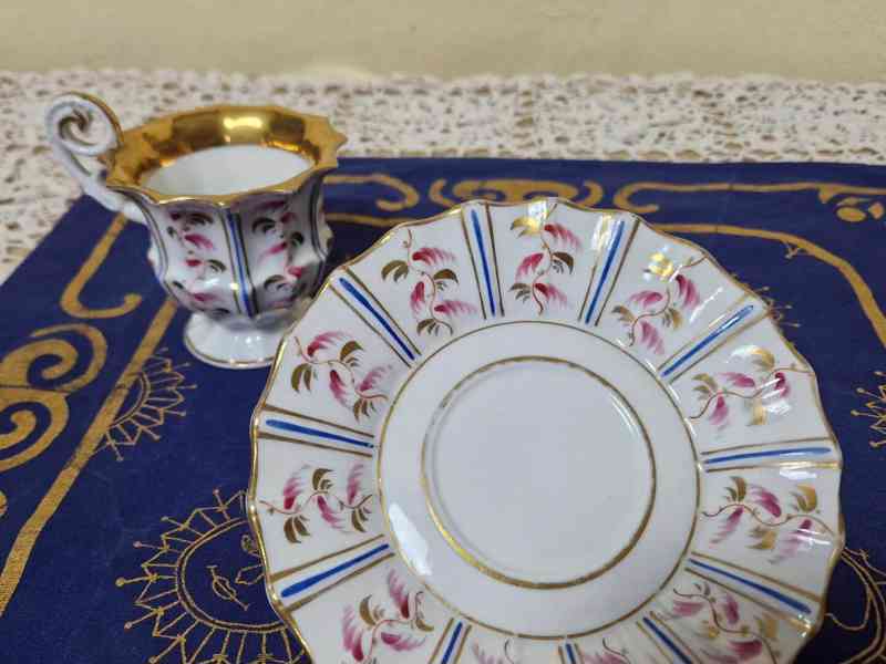 Krásný malovaný zlacený Hrnek s podšálkem Šapo Kysibl - foto 4