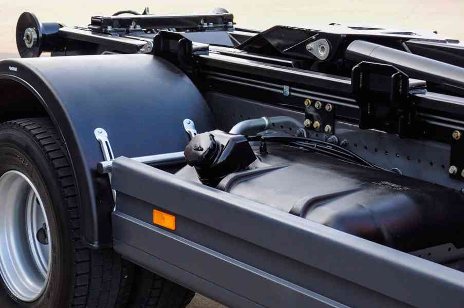 MERCEDES 1622 NOVÝ HÁKOVÝ NOSIČ KONTEJNERŮ HYDRAULICKÁ RUKA - foto 13