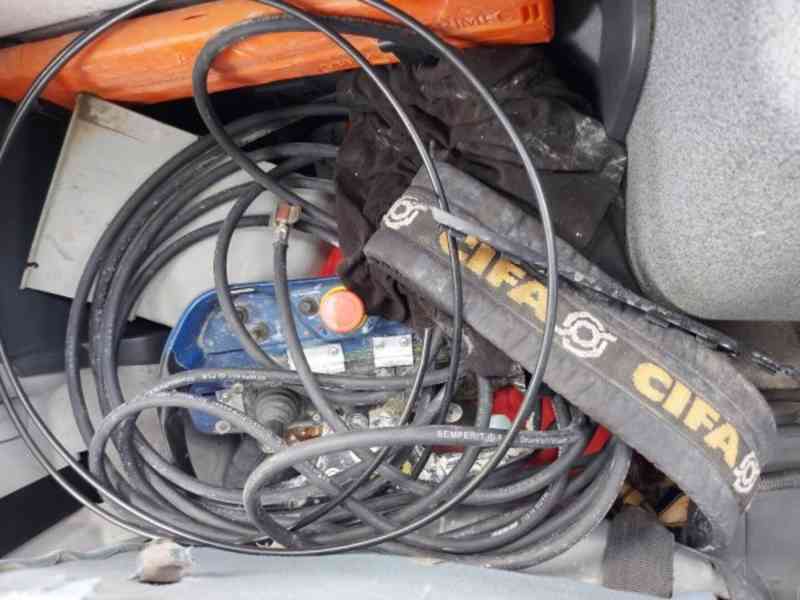 pumi 28m/9m3 CIFA mix+pumpa beton 8x4 MAN (TP STROJ!) - foto 5