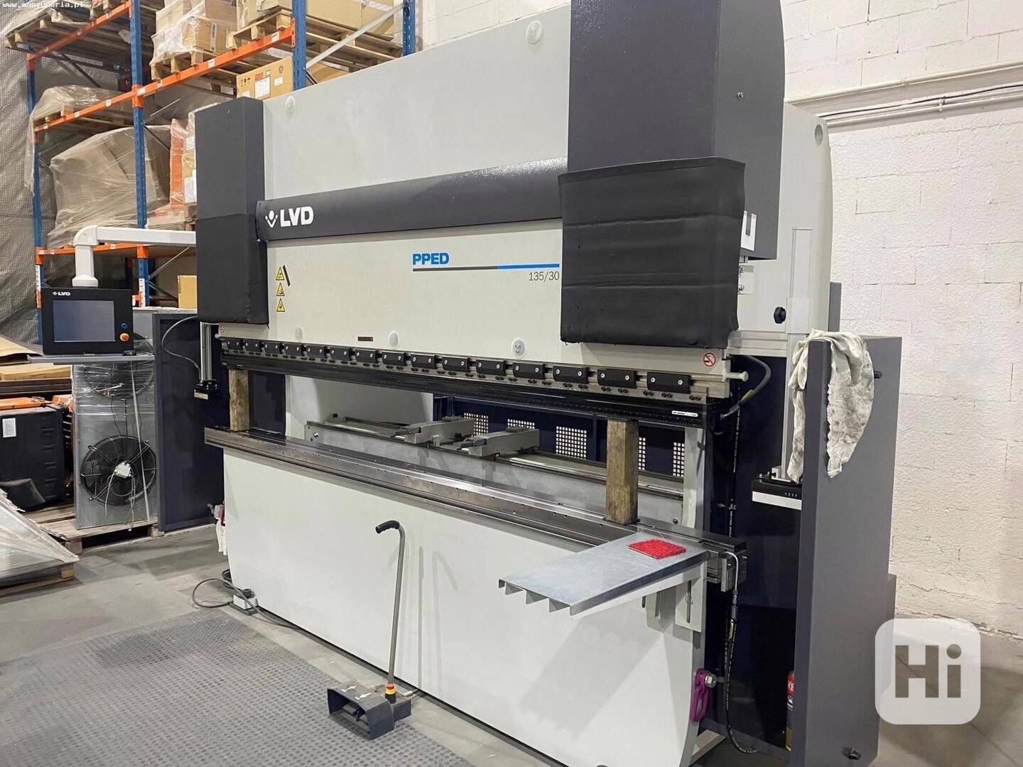 CNC hydraulický ohraňovací lis LVD PPED 135/30 - foto 1