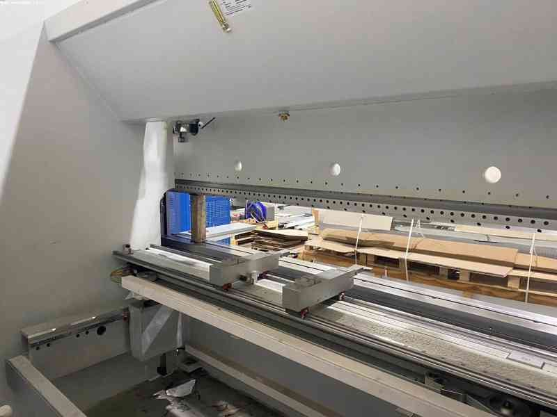 CNC hydraulický ohraňovací lis LVD PPED 135/30 - foto 4