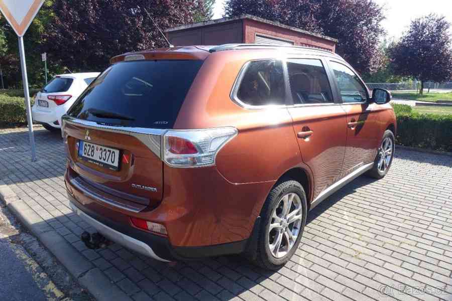 Mitsubishi Outlander 2,3 INSTYLE 2.2 DI-D 132 kW 6MT 4WD  Mi - foto 7