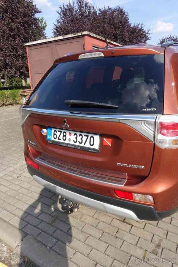 Mitsubishi Outlander 2,3 INSTYLE 2.2 DI-D 132 kW 6MT 4WD  Mi - foto 2