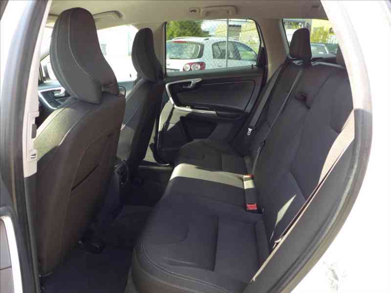 Volvo XC60 2,0 D3 NAVI, 1.MAJITEL - foto 6