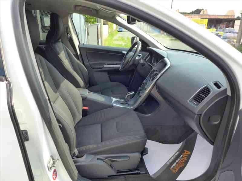 Volvo XC60 2,0 D3 NAVI, 1.MAJITEL - foto 10