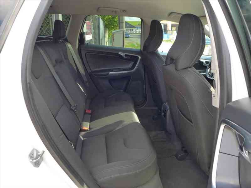 Volvo XC60 2,0 D3 NAVI, 1.MAJITEL - foto 9