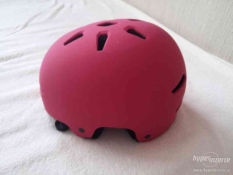 Rekd - Elite Red - helma na koloběžku skateboard nová - foto 3