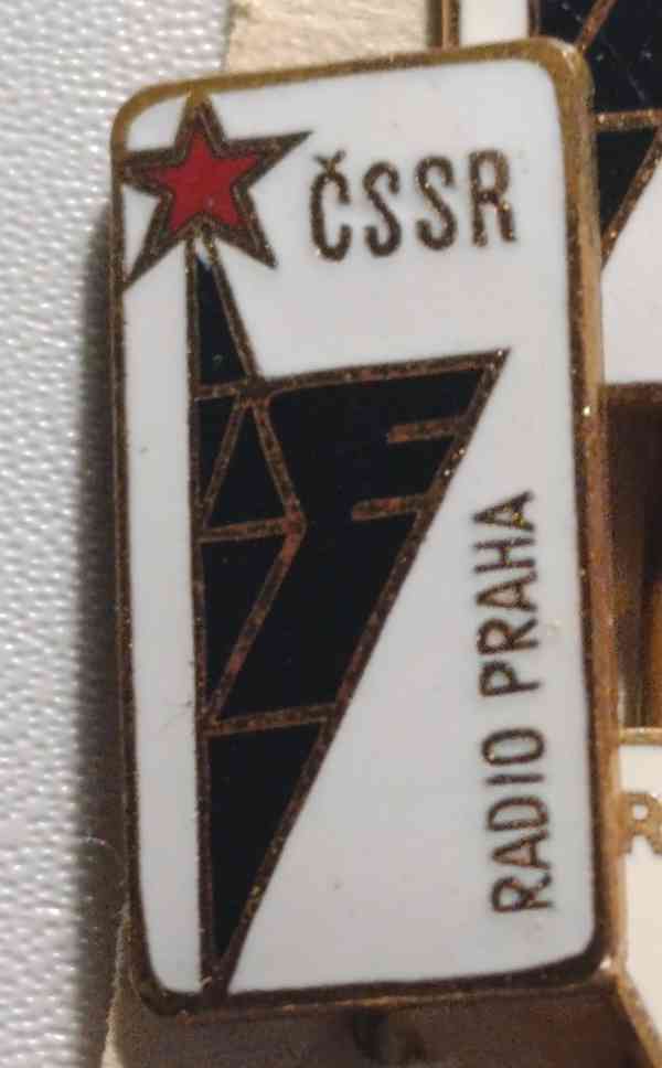 Sada 2 sběratelských odznaků Radio Praha ČSSR