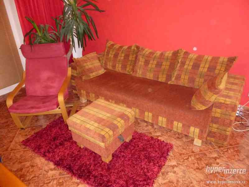 Prodám rozkládací sedačku a houpací křeslo - foto 1