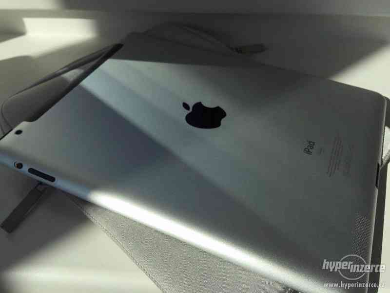 iPad 2 64GB Wifi,3G+2 kryty (kožený, silikonový) a 1 pouzdro - foto 3