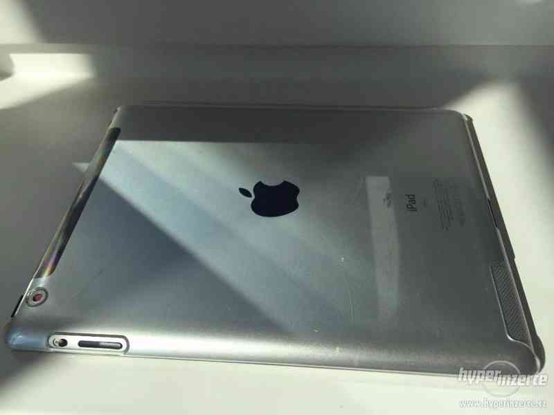 iPad 2 64GB Wifi,3G+2 kryty (kožený, silikonový) a 1 pouzdro - foto 6