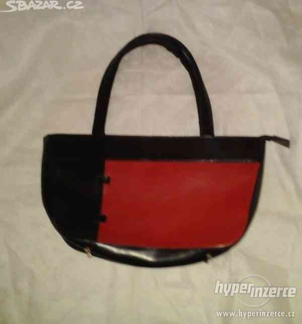 Černočervená retro kabelka - foto 1
