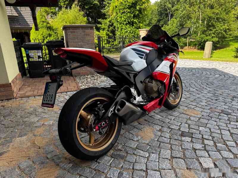Honda CBR 1000RR - foto 4