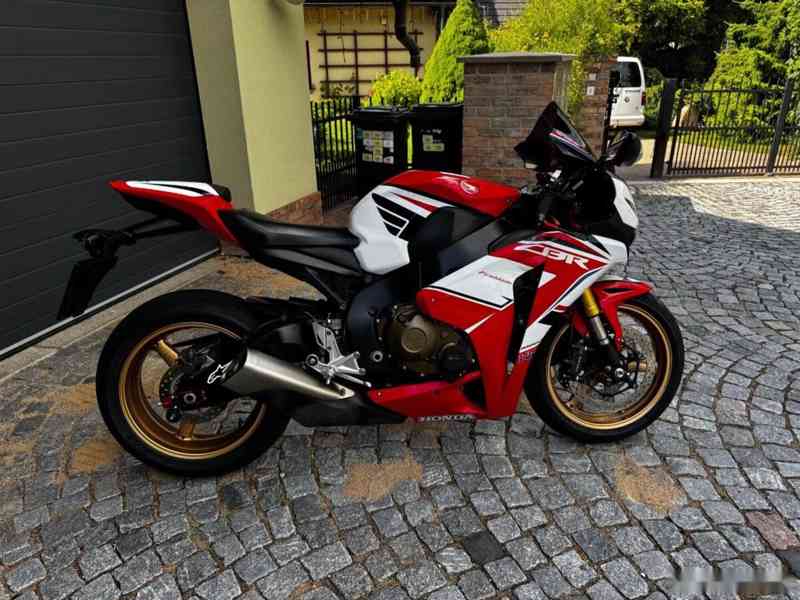 Honda CBR 1000RR - foto 2