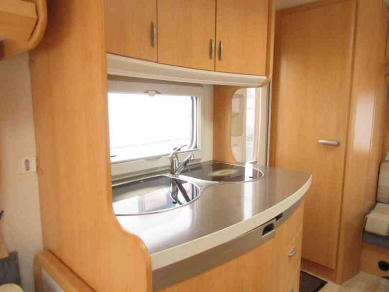 Karavan Hobby de Luxe 400 SF - foto 9