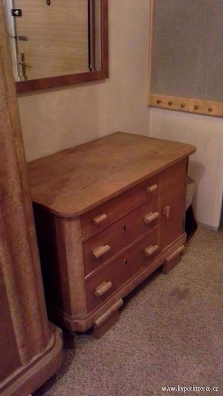 Starší nábytek - foto 3