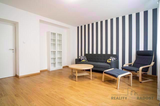 Krásný zrekonstruovaný byt  2+1 o velikosti 65 m2 - foto 4