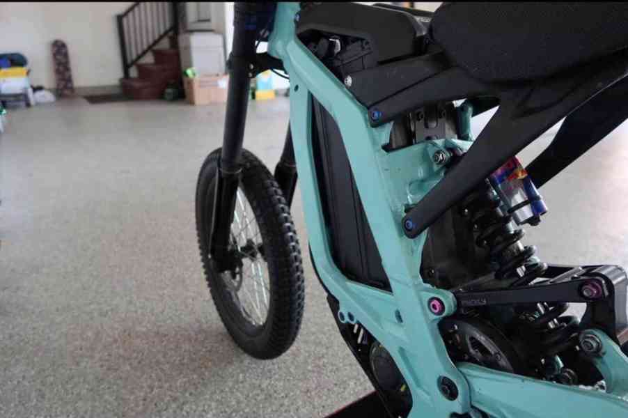 Surron Light Bee X Něco přes 350 mil - foto 5