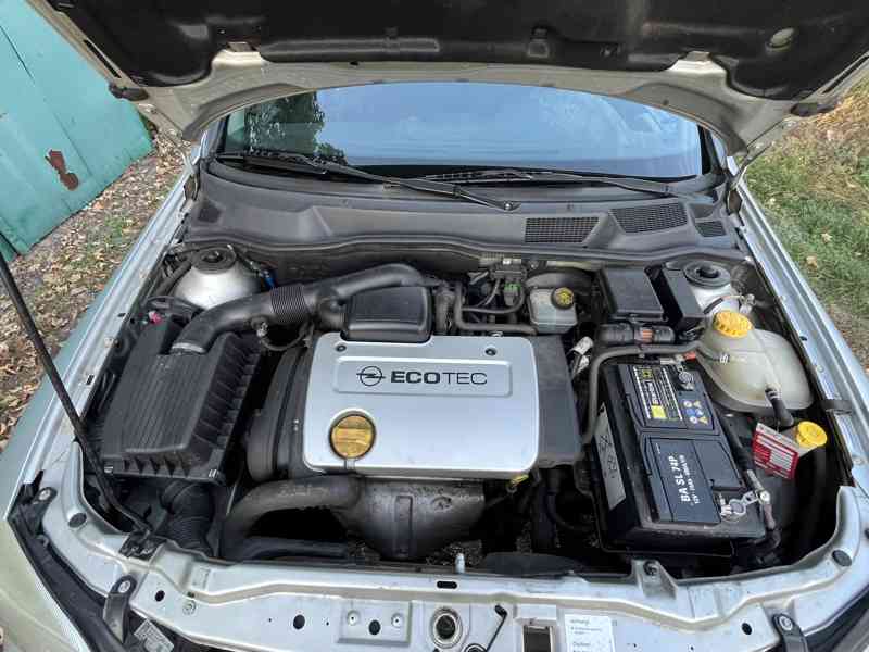 Opel ASTRA 1.4 16V  - foto 8