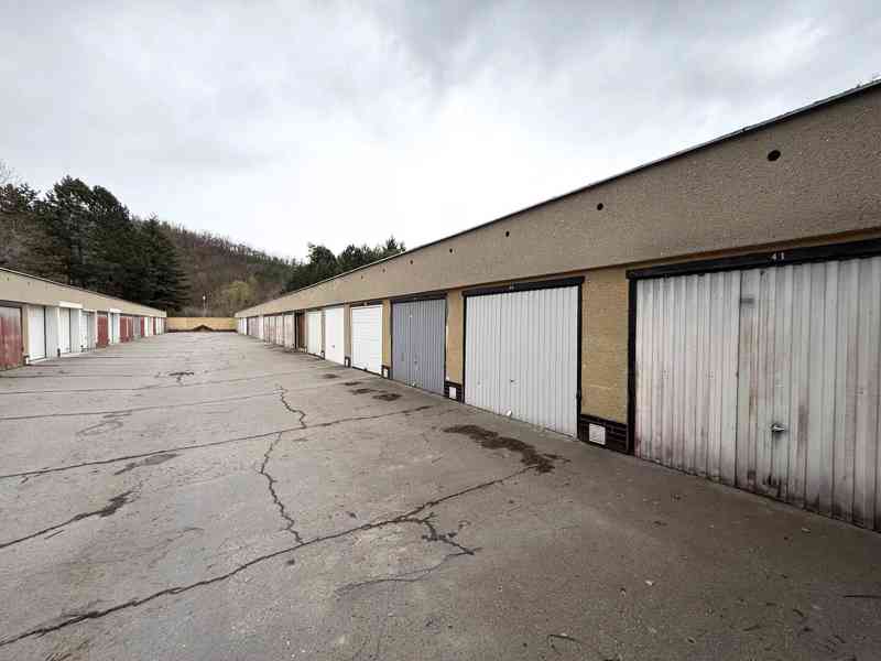 PRONÁJEM GARÁŽE  V BRNĚ – KOMÍNĚ, NA ULICI ŘEZÁČOVA - foto 2