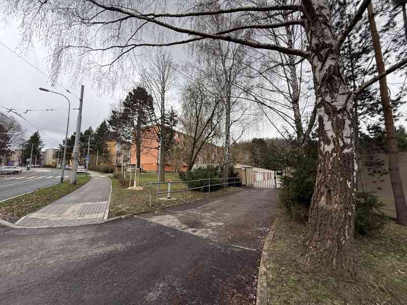 PRONÁJEM GARÁŽE  V BRNĚ – KOMÍNĚ, NA ULICI ŘEZÁČOVA - foto 7