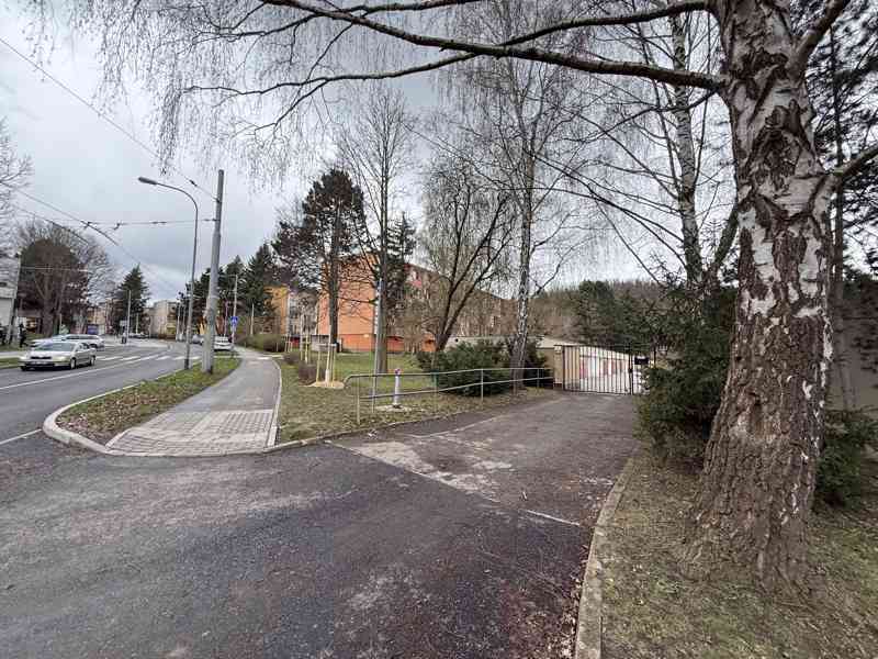 PRONÁJEM GARÁŽE  V BRNĚ – KOMÍNĚ, NA ULICI ŘEZÁČOVA - foto 9