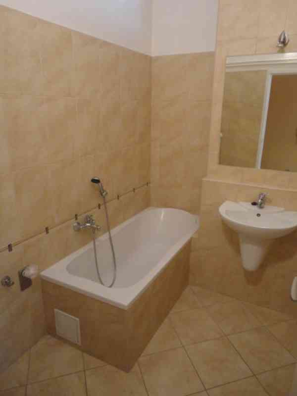 Pronájem 2+1, ulice Příční, centrum, 70 m2, balkon, komora - foto 5