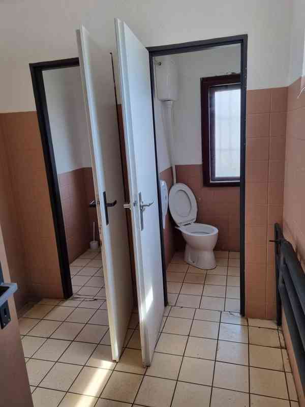 Pronájem pivnice se společenským sálem 550 m². - foto 13