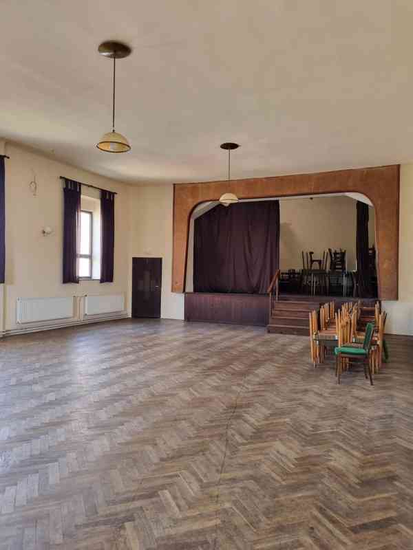 Pronájem pivnice se společenským sálem 550 m². - foto 11