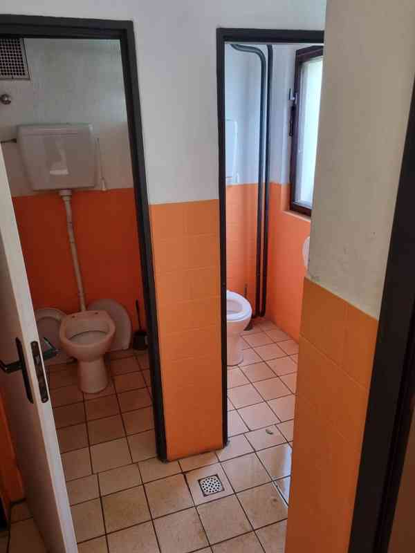 Pronájem pivnice se společenským sálem 550 m². - foto 14