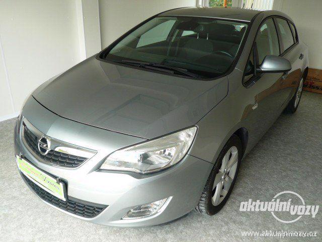 Opel Astra 1.4, benzín, r.v. 2010 - foto 2