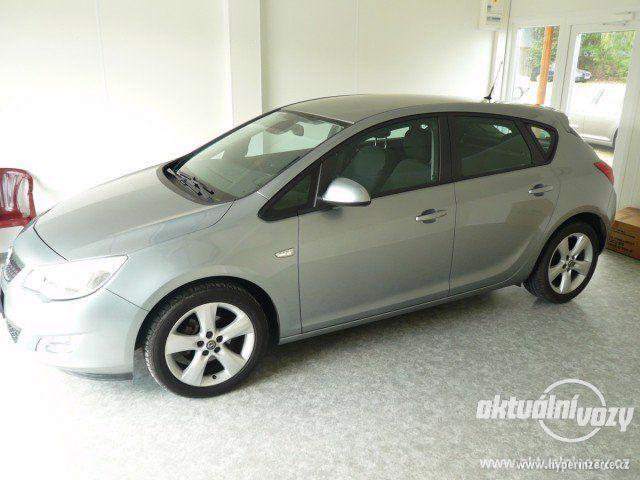 Opel Astra 1.4, benzín, r.v. 2010 - foto 3