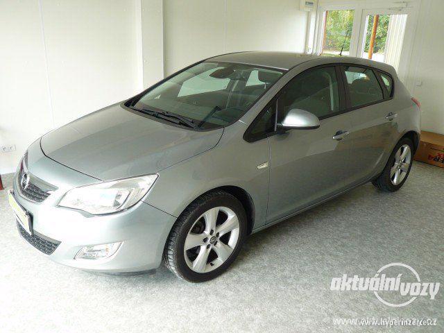 Opel Astra 1.4, benzín, r.v. 2010 - foto 5