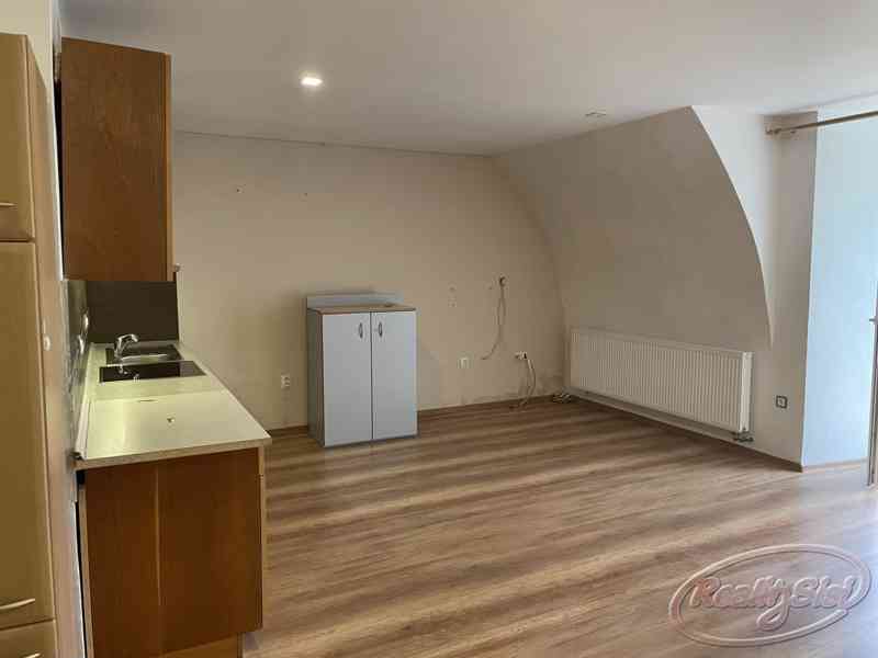 Pronájem bytu 3+kk, 86 m² – Svinišťany - foto 2