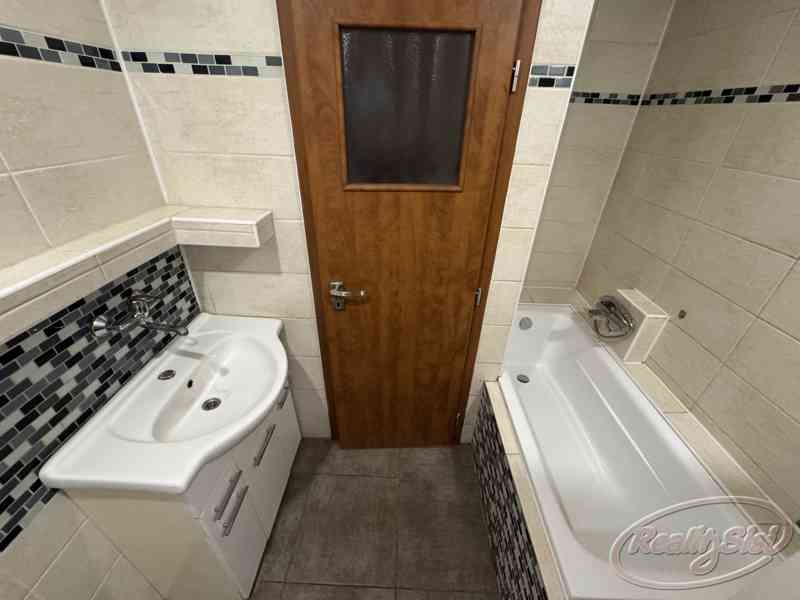 Pronájem bytu 3+kk, 86 m² – Svinišťany - foto 4