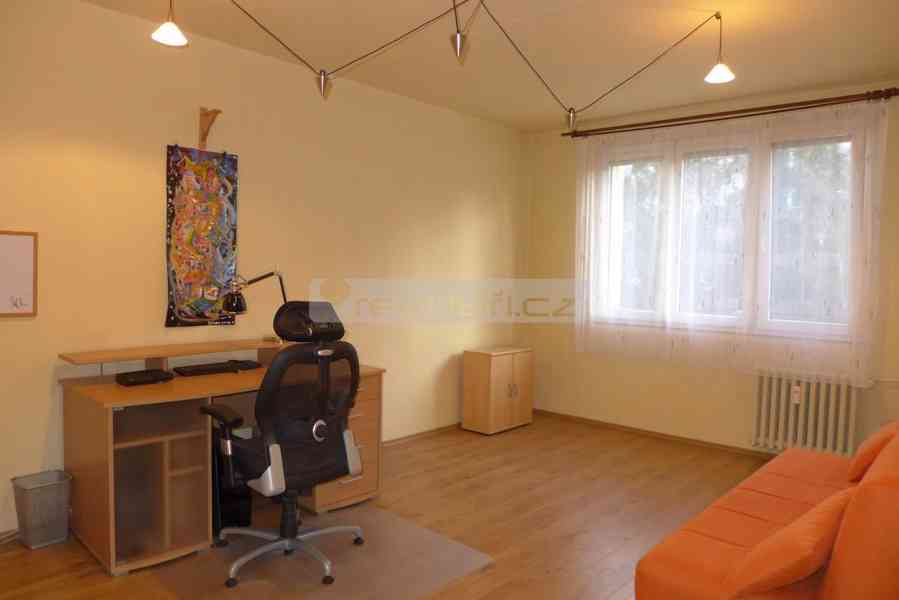 Prodej prostorného bytu 2+1 po rekonstrukci v Plzni – Severní Předměstí - foto 1