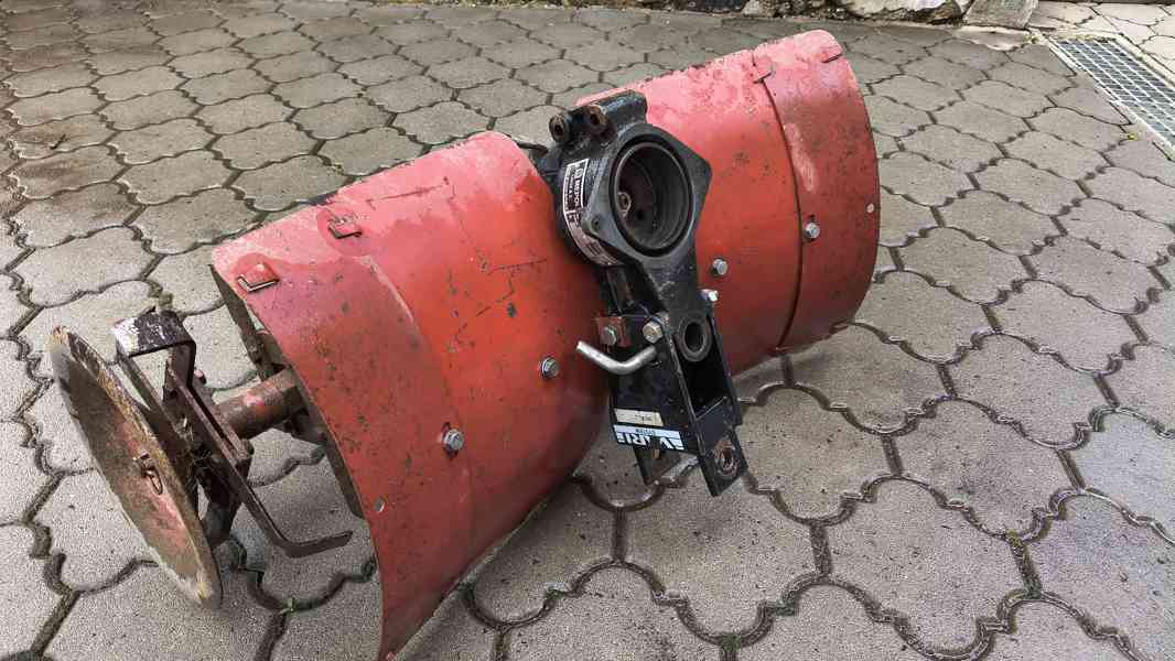 Prodám starší frézu s vlečkou a příslušenstvím Balcar - foto 26