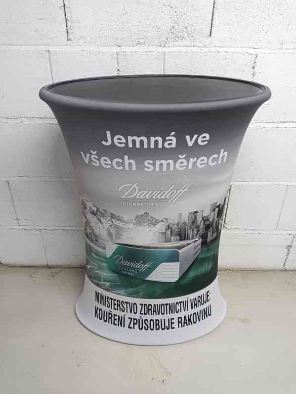 Hydraulicky rozkládací stůl s kufrem..