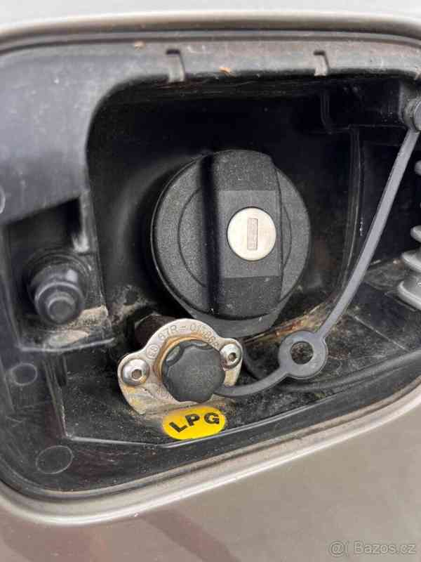 Škoda Octavia 1,6   II COMBI 2012, 75kW - foto 15