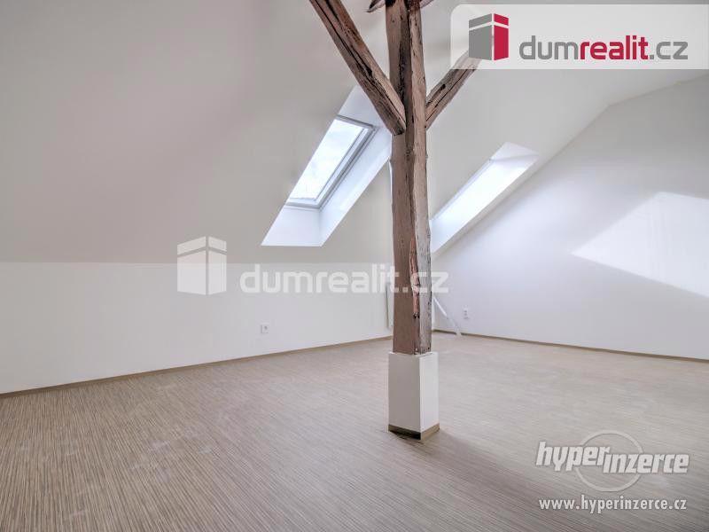 Pronájem zrekonstruovaného podkrovního bytu 2+kk, 70 m2, Kladno - foto 3