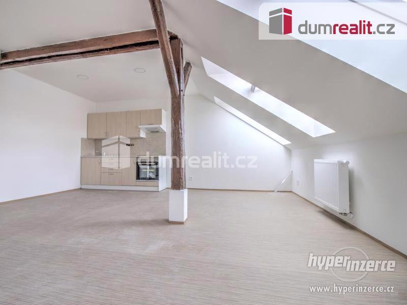 Pronájem zrekonstruovaného podkrovního bytu 2+kk, 70 m2, Kladno - foto 5