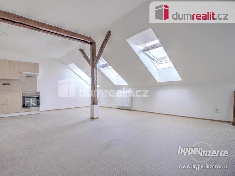 Pronájem zrekonstruovaného podkrovního bytu 2+kk, 70 m2, Kladno - foto 6