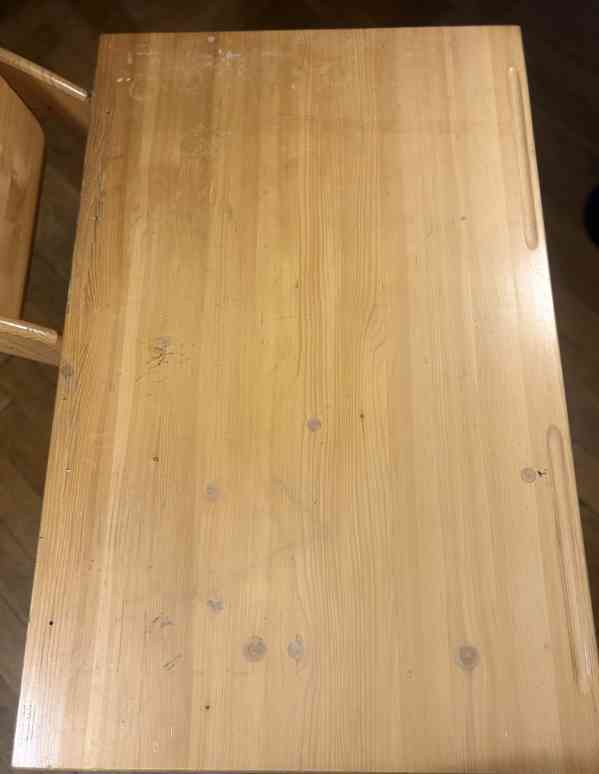 Polohovací stůl s rostoucí židlí, regály Trofast Ikea s boxy - foto 4