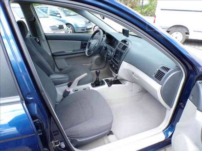 Kia Cerato 1,6 CRDI - foto 11