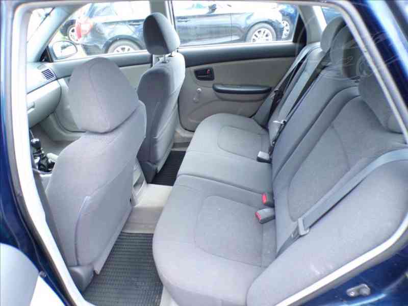Kia Cerato 1,6 CRDI - foto 8